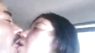 巴西朋友讓自己被訪問她的國家的熱門歐洲人帶走