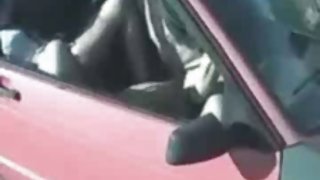 與婆婆家裡的金發女郎發生膚色性關係