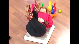 胡安給了他的妻子克里斯蒂娜一個禮物，是一直想要的人