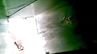 母親發現女兒抽搐並加入了她
