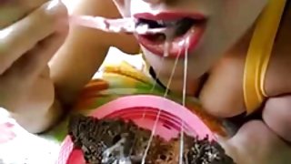 尼娜哈特利是一個豐滿的成熟，喜歡他媽的努力