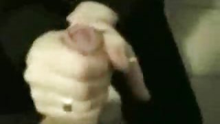 他看到他的女朋友發生粗暴的性行為